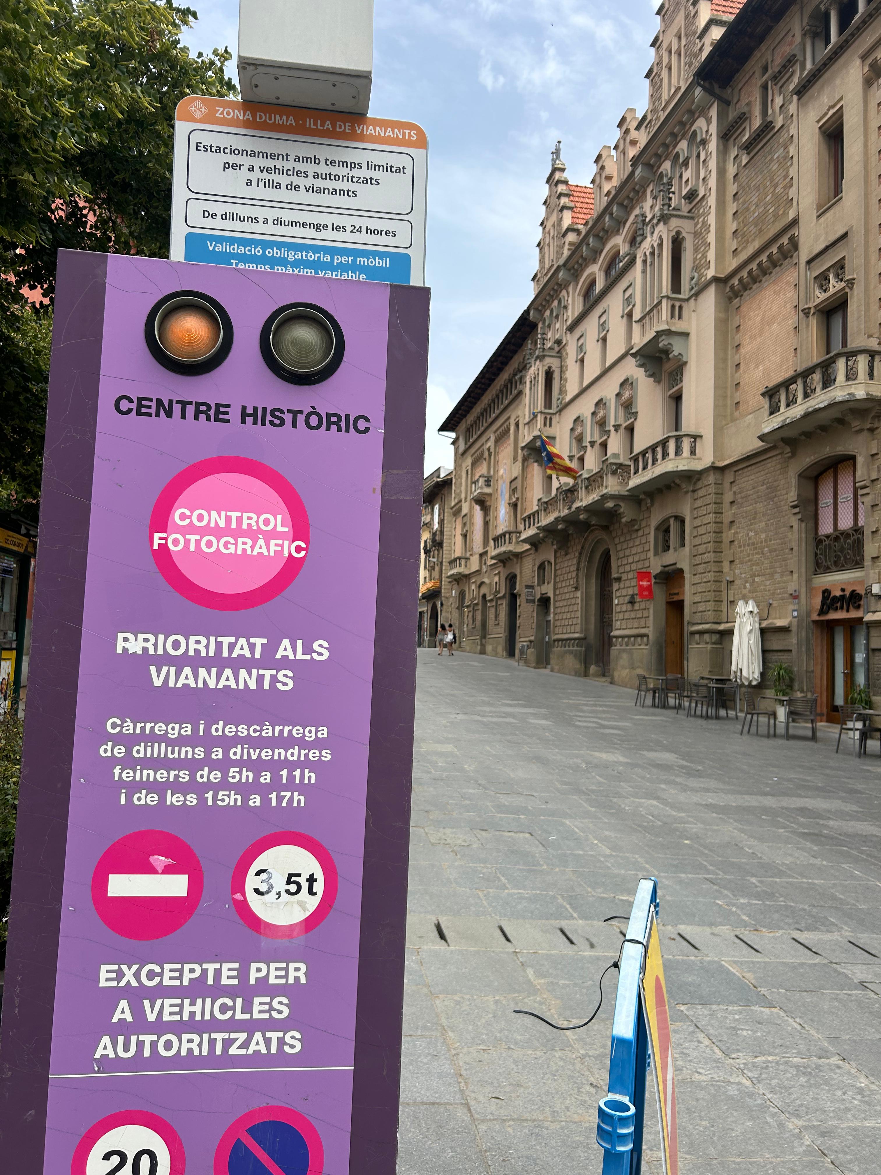 Senyalització d’accés a una illa de vianants